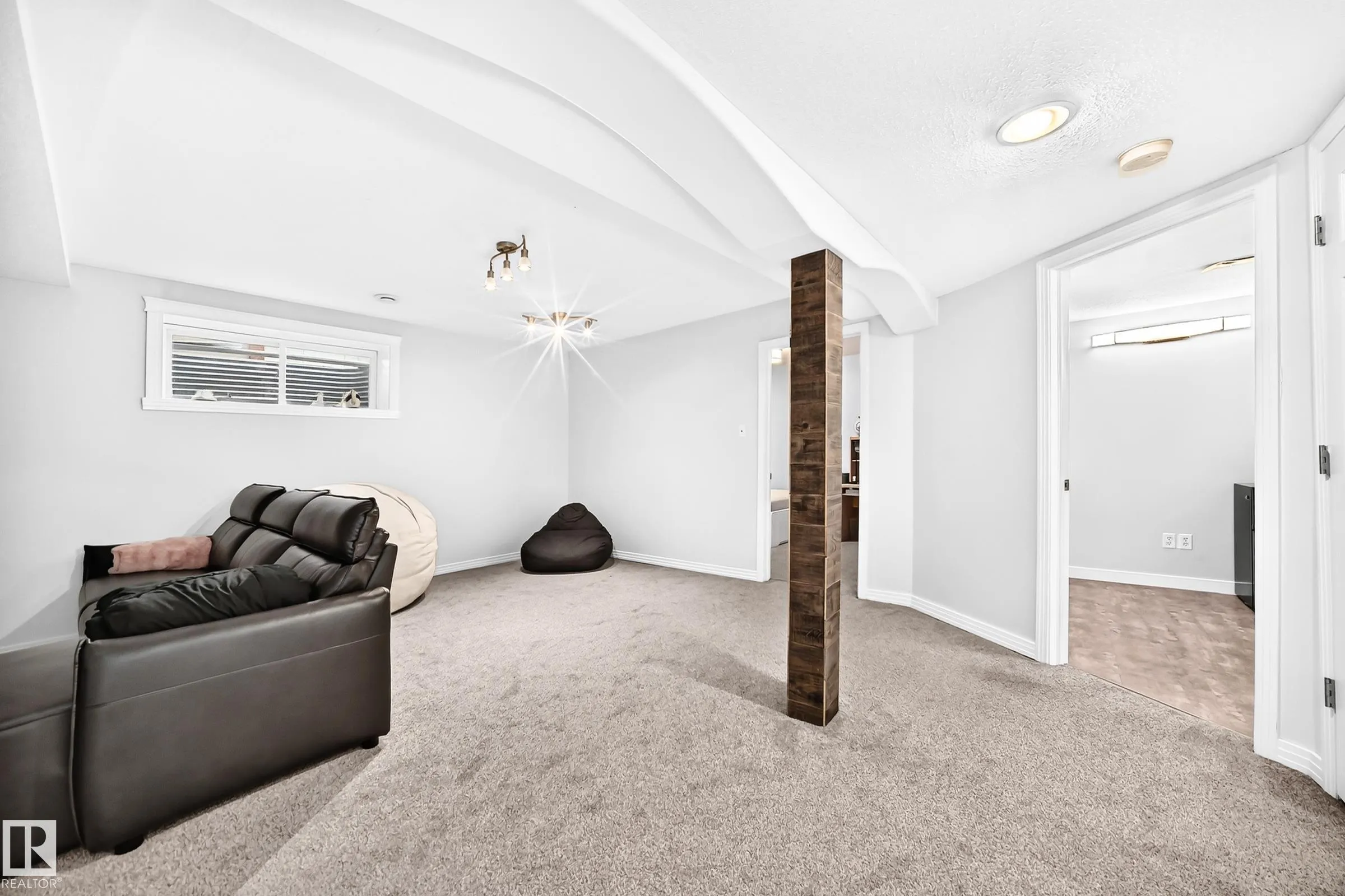 9 ESCADA Close