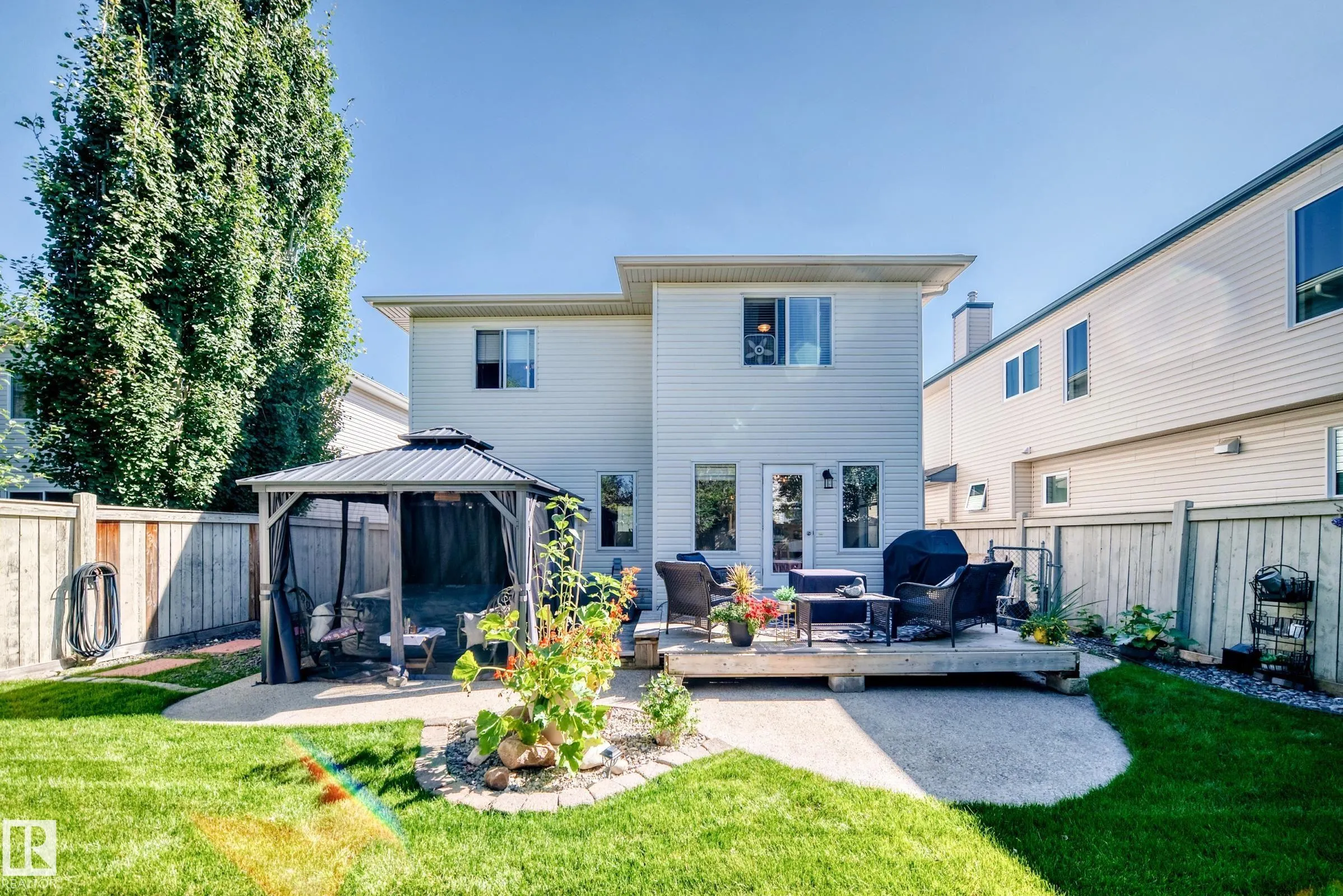 9 ESCADA Close