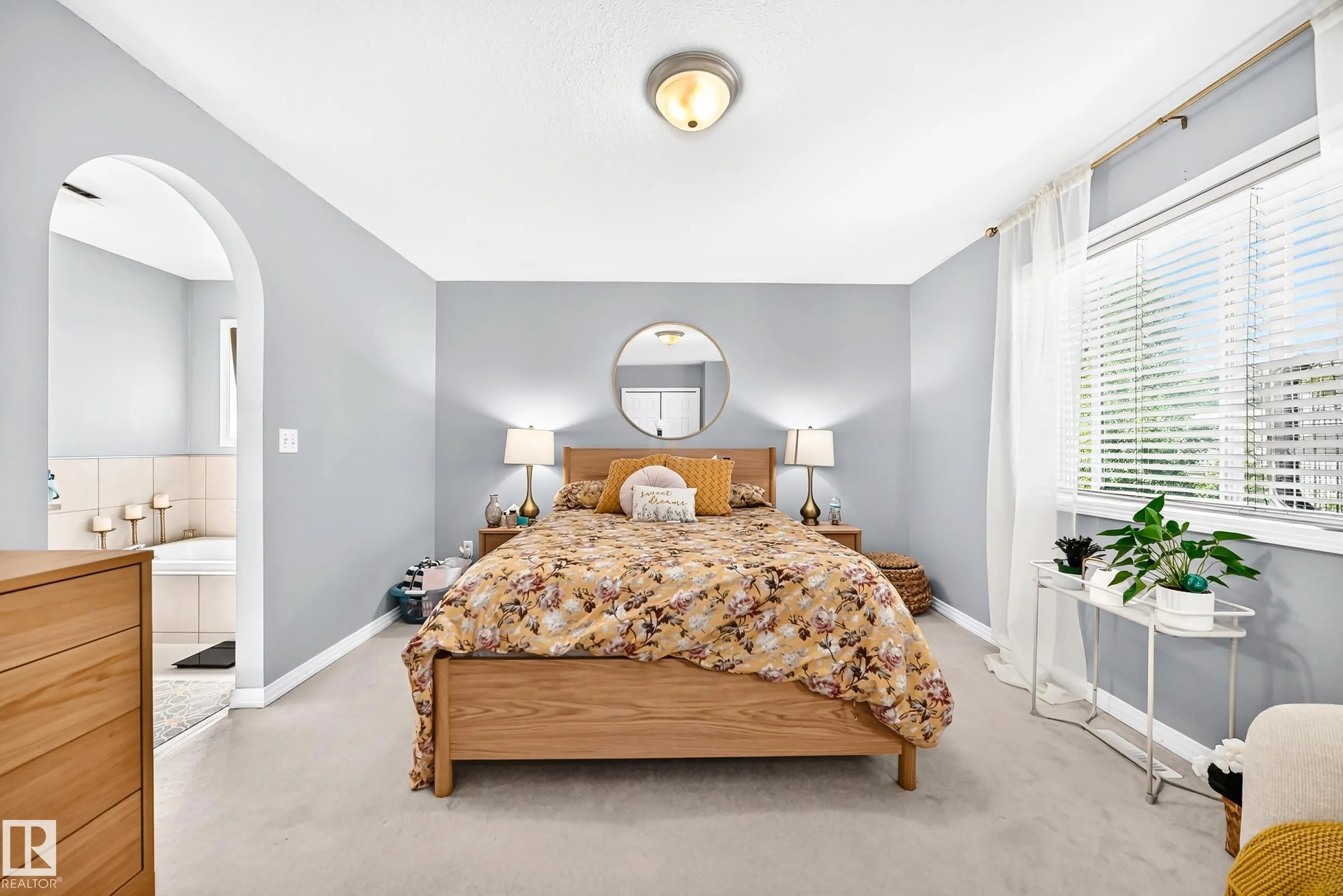 9 ESCADA Close