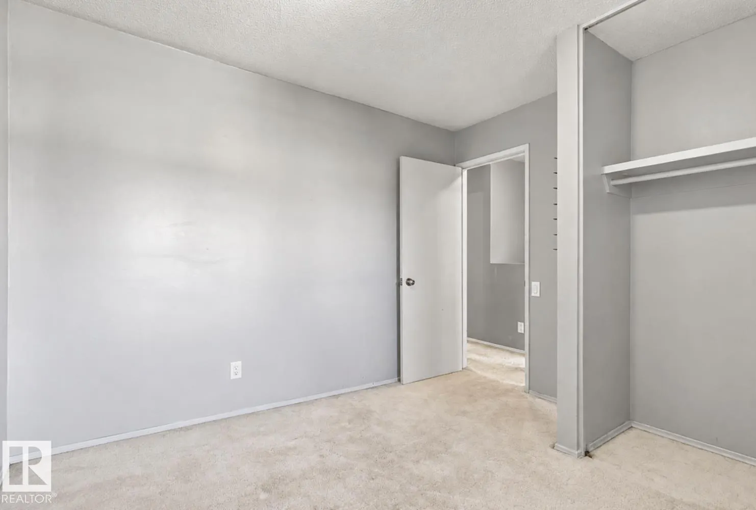 52 GRANDIN Village