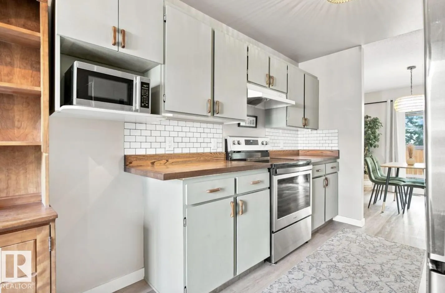52 GRANDIN Village