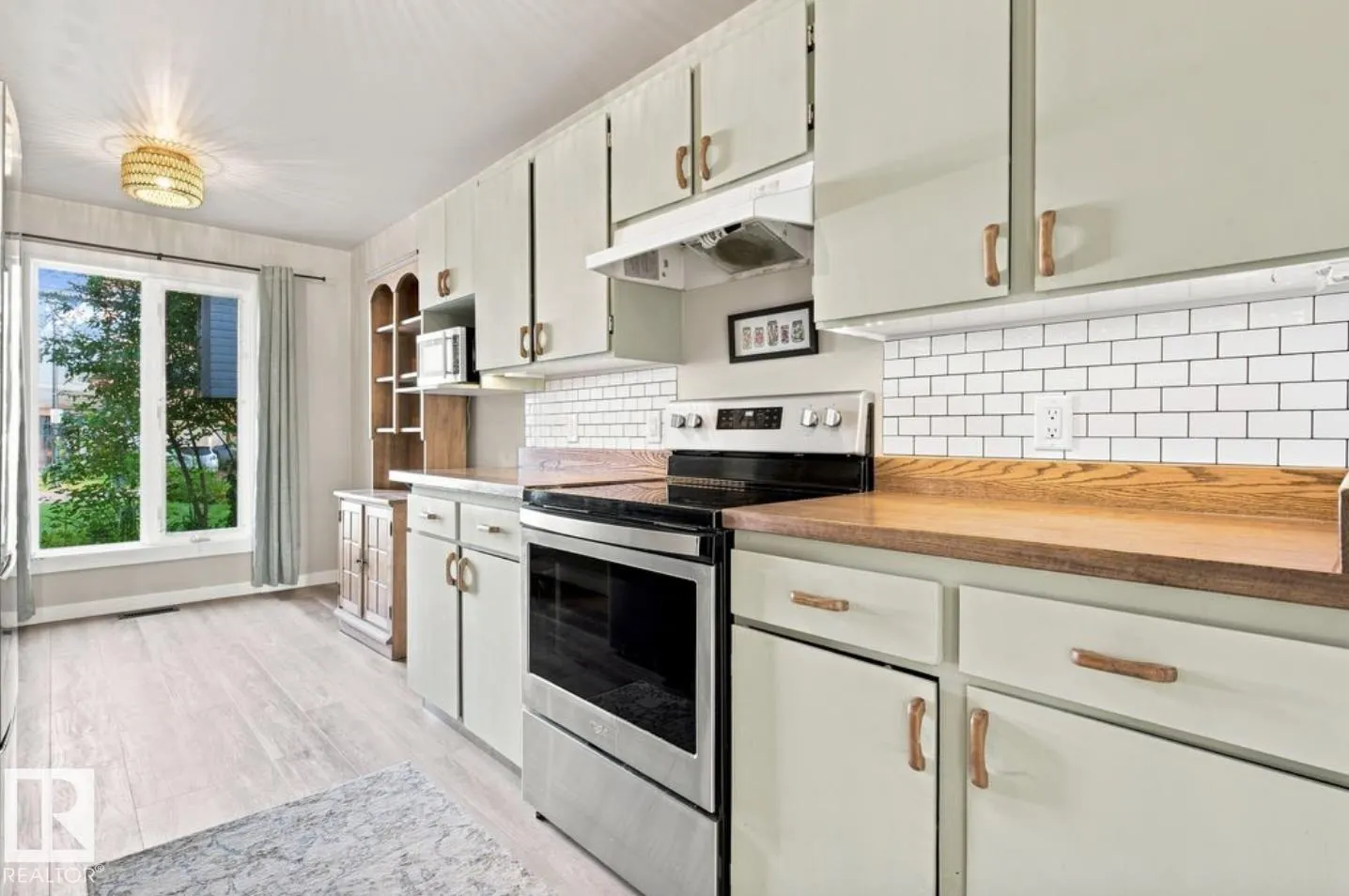 52 GRANDIN Village