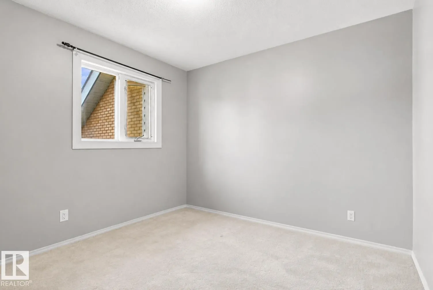 52 GRANDIN Village