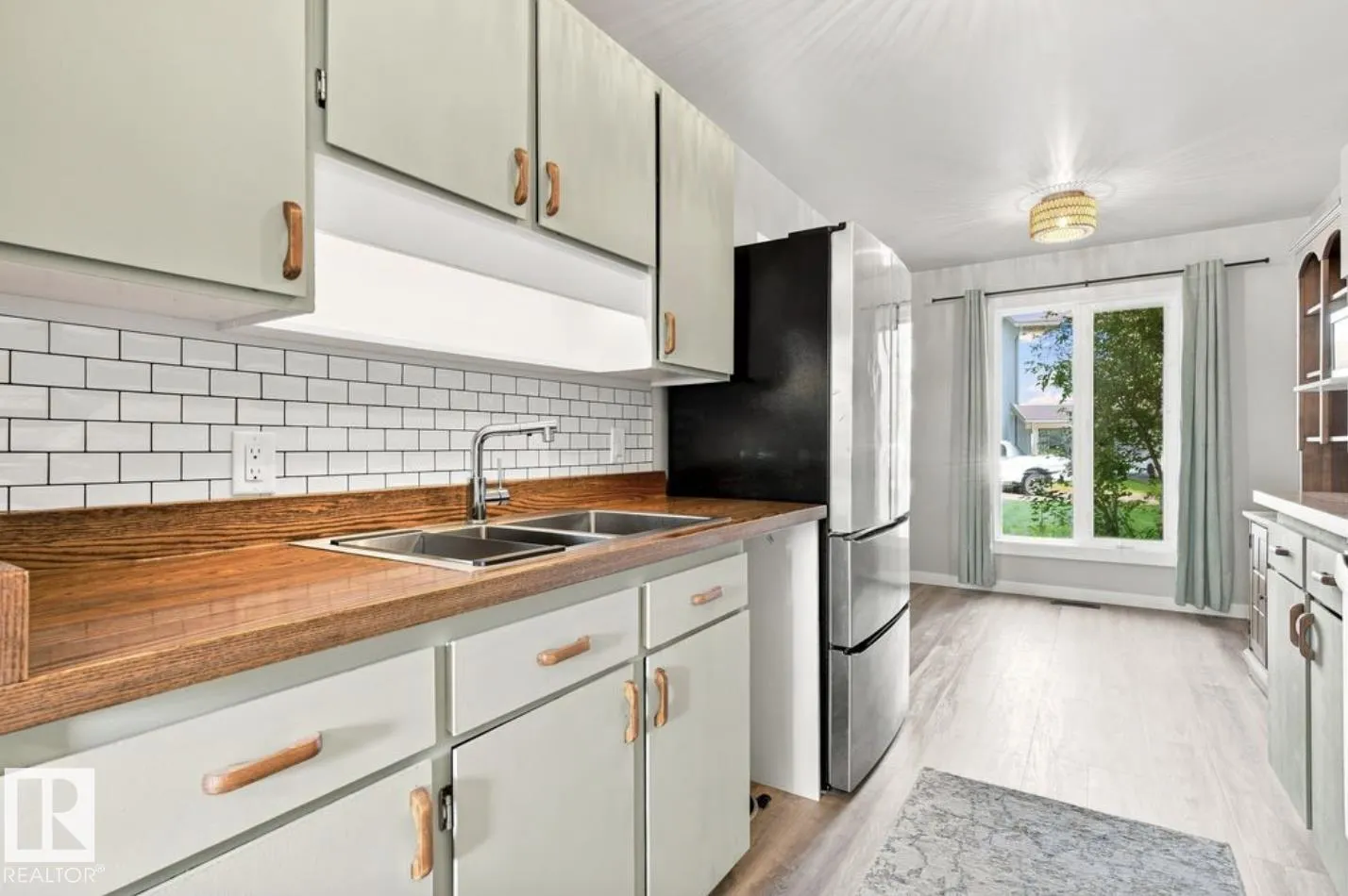 52 GRANDIN Village
