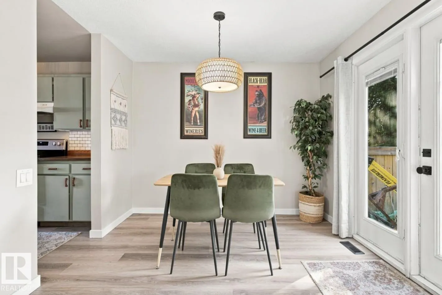 52 GRANDIN Village