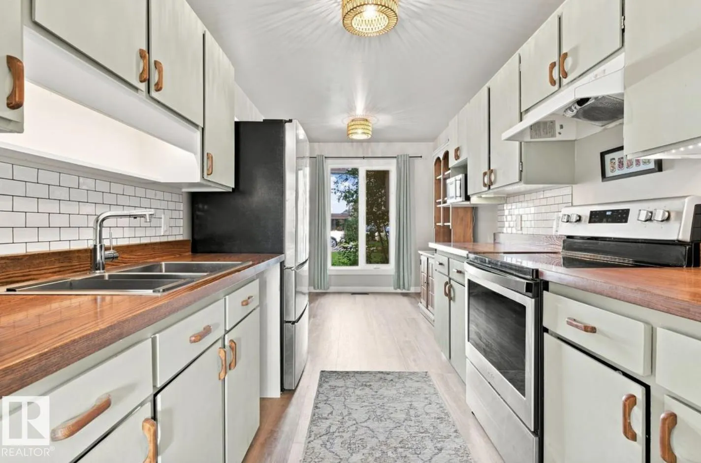 52 GRANDIN Village