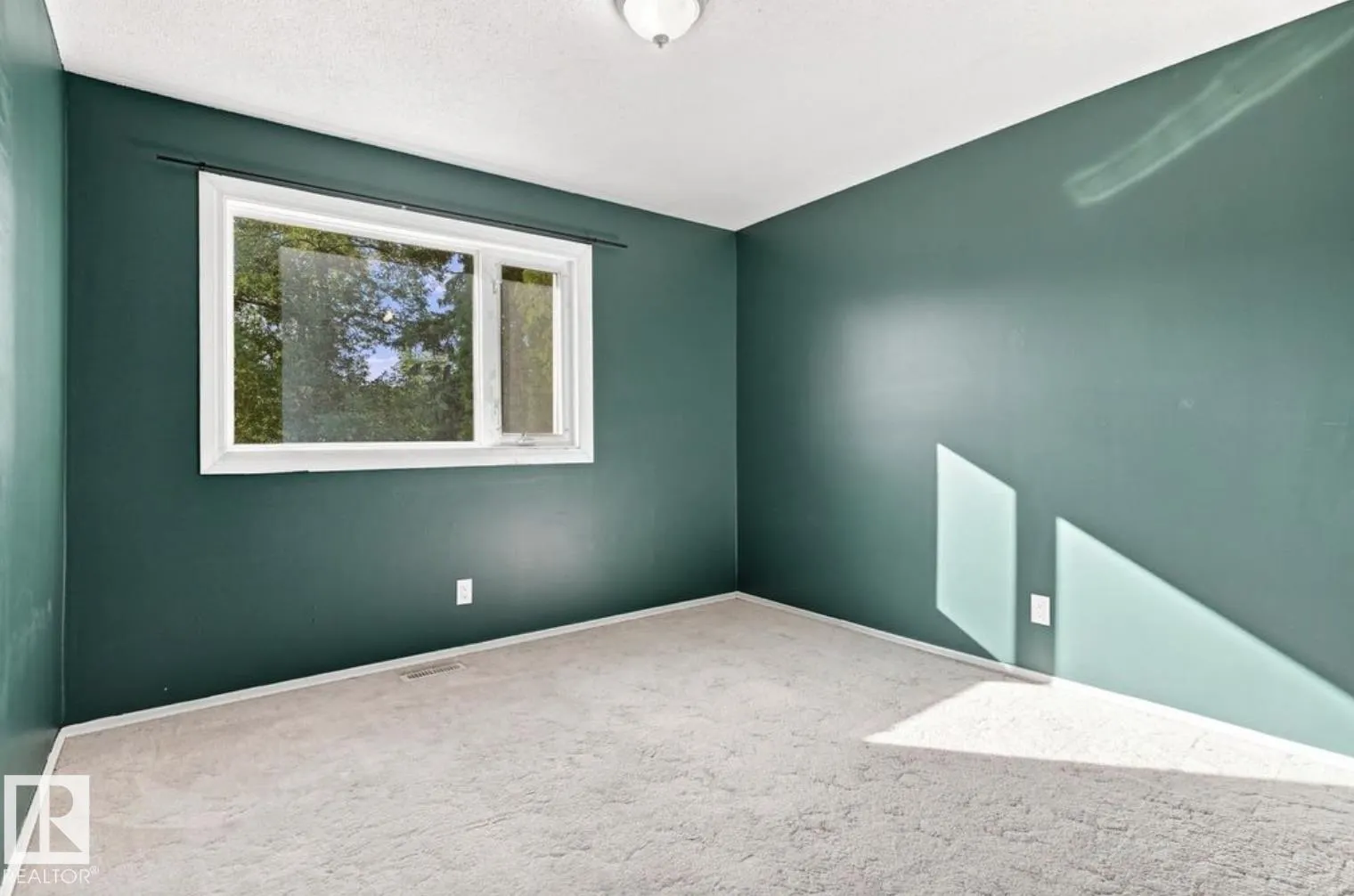 52 GRANDIN Village