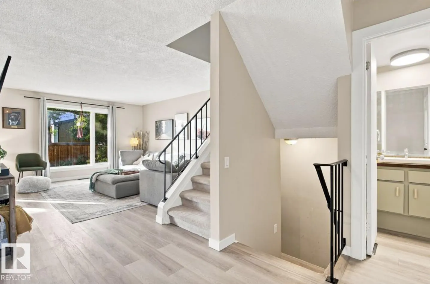 52 GRANDIN Village