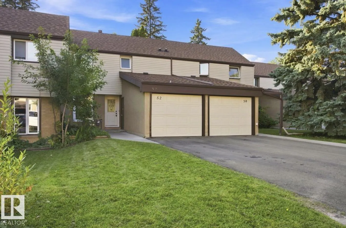 52 GRANDIN Village