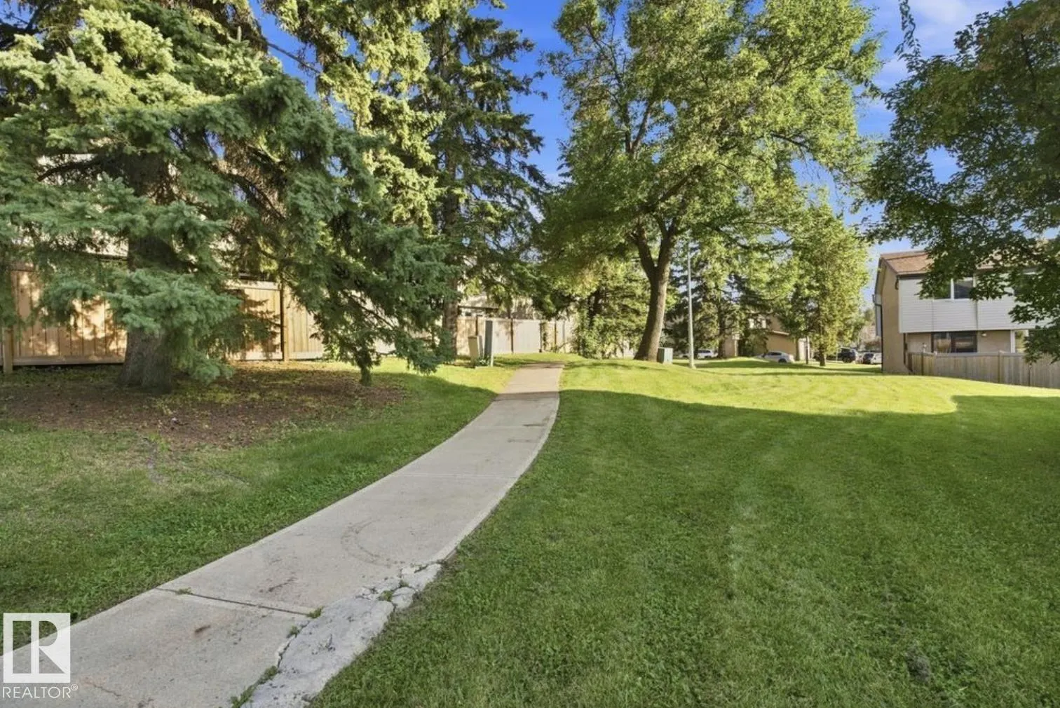 52 GRANDIN Village