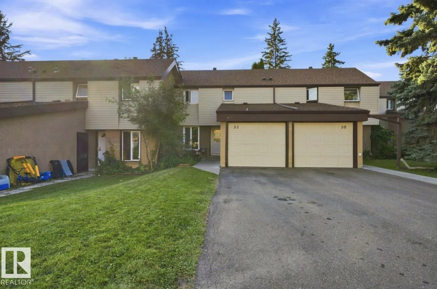 52 GRANDIN Village