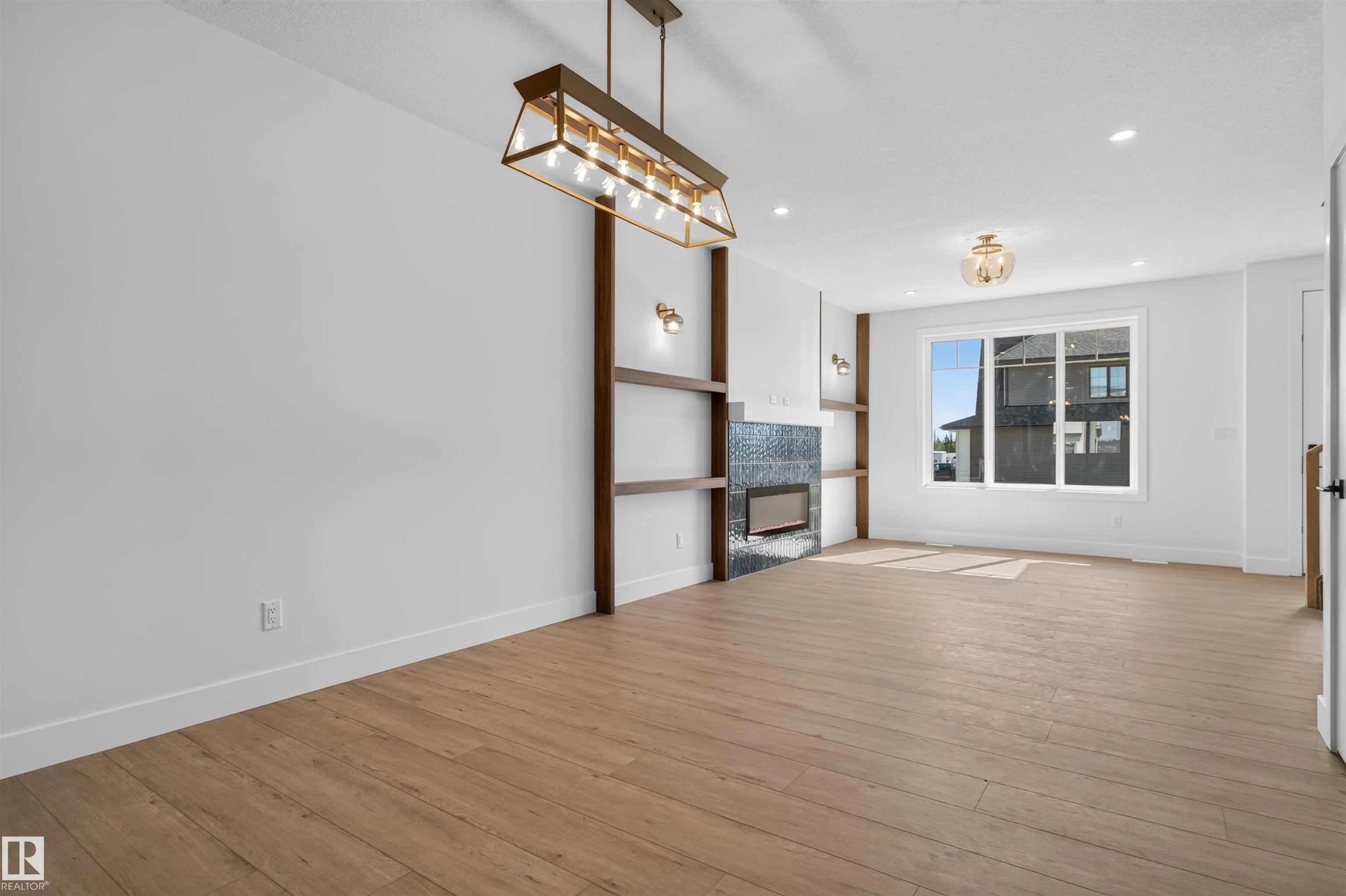 55 ROSA Crescent