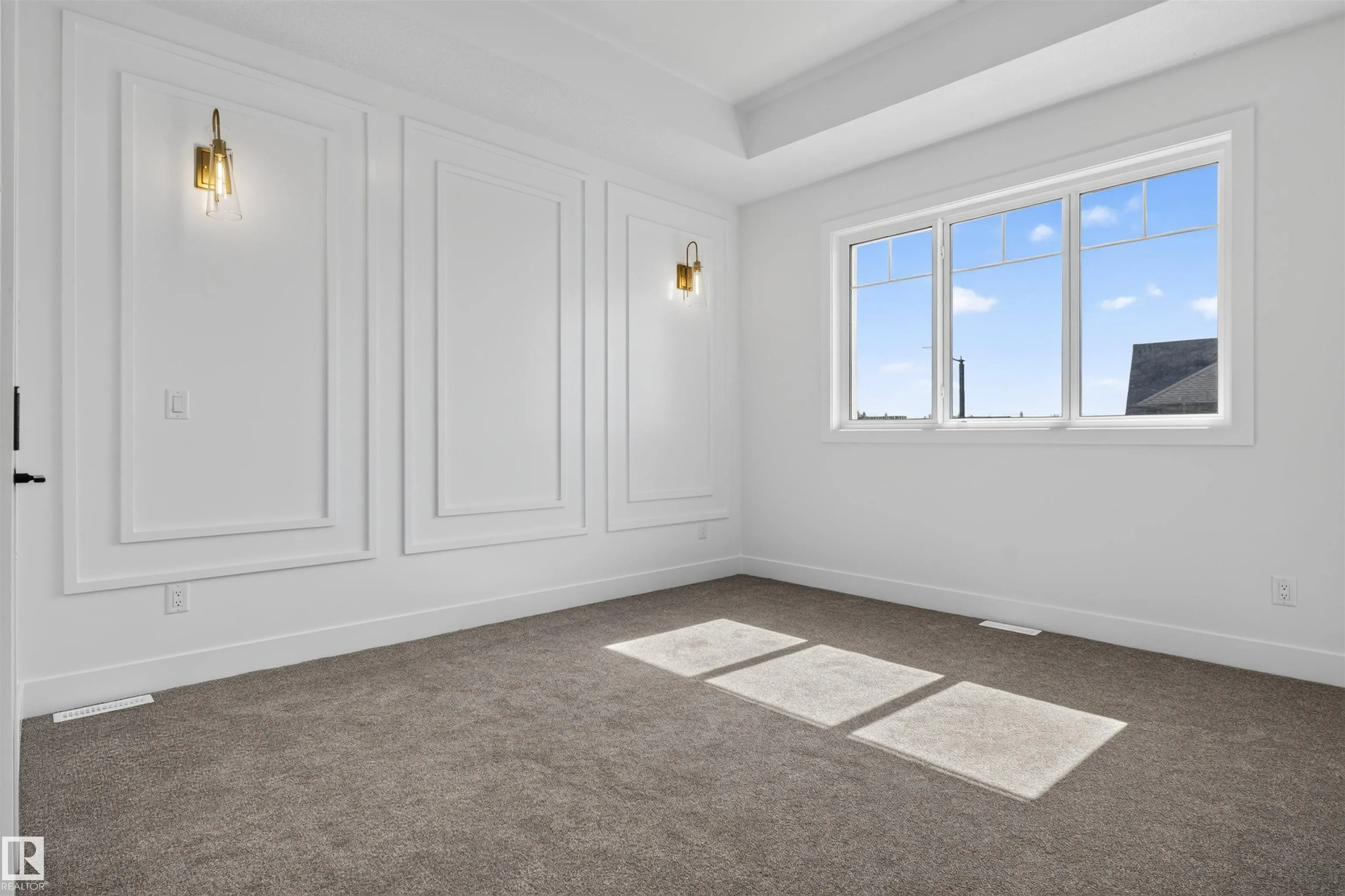 55 ROSA Crescent