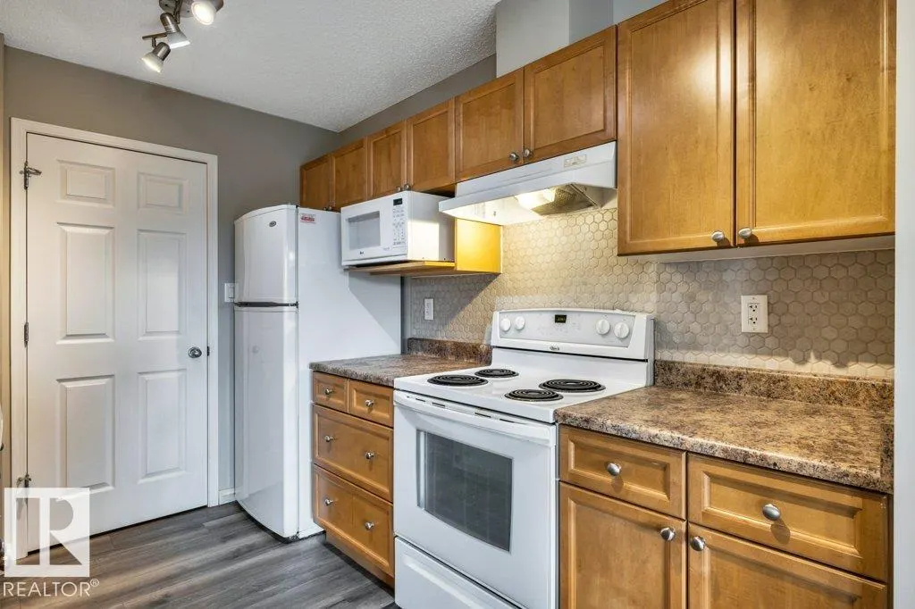 79 Bellerose Drive