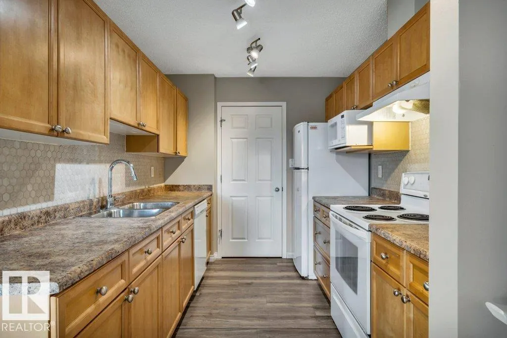 79 Bellerose Drive