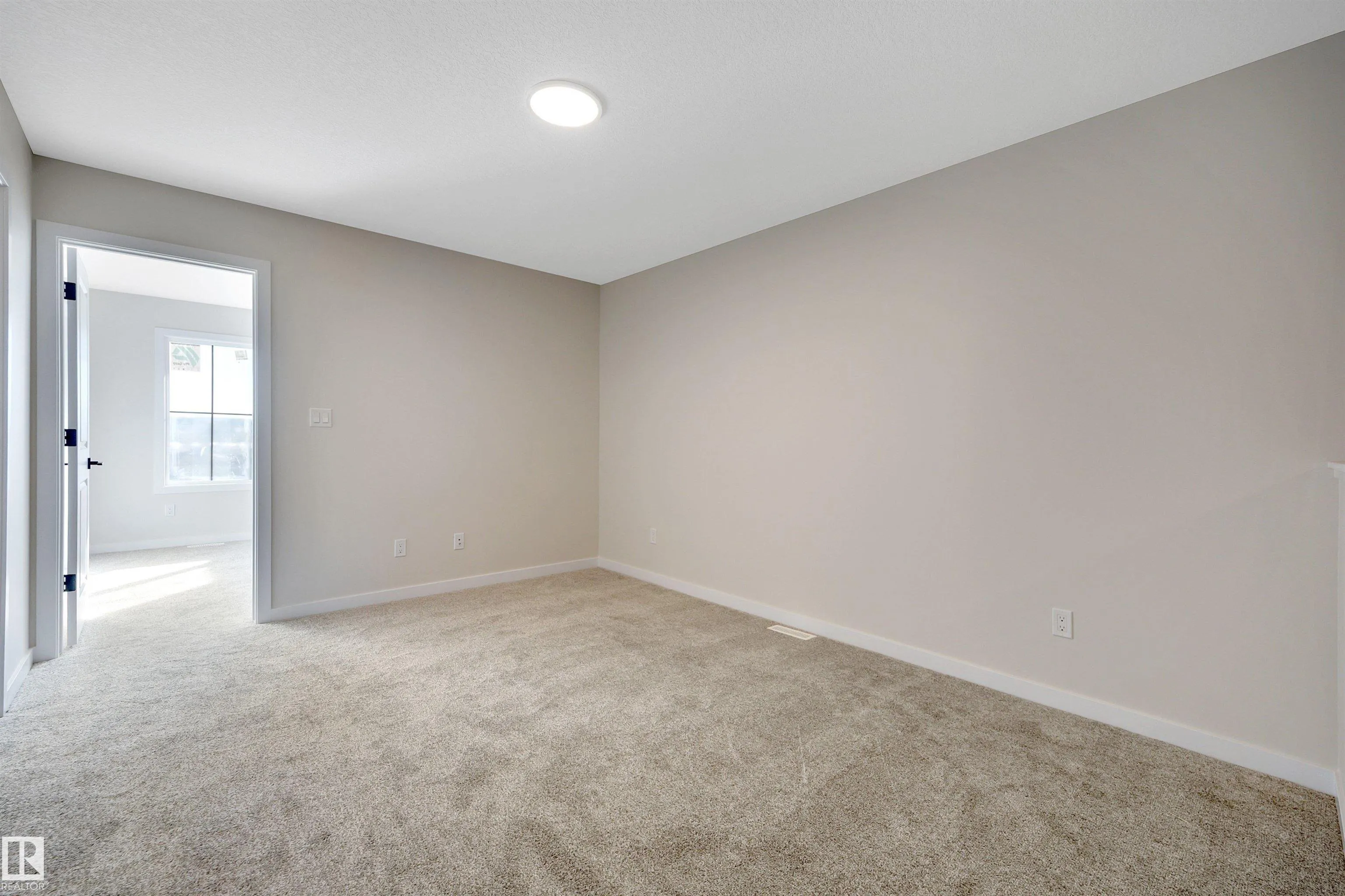 5304 HAWTHORN Close