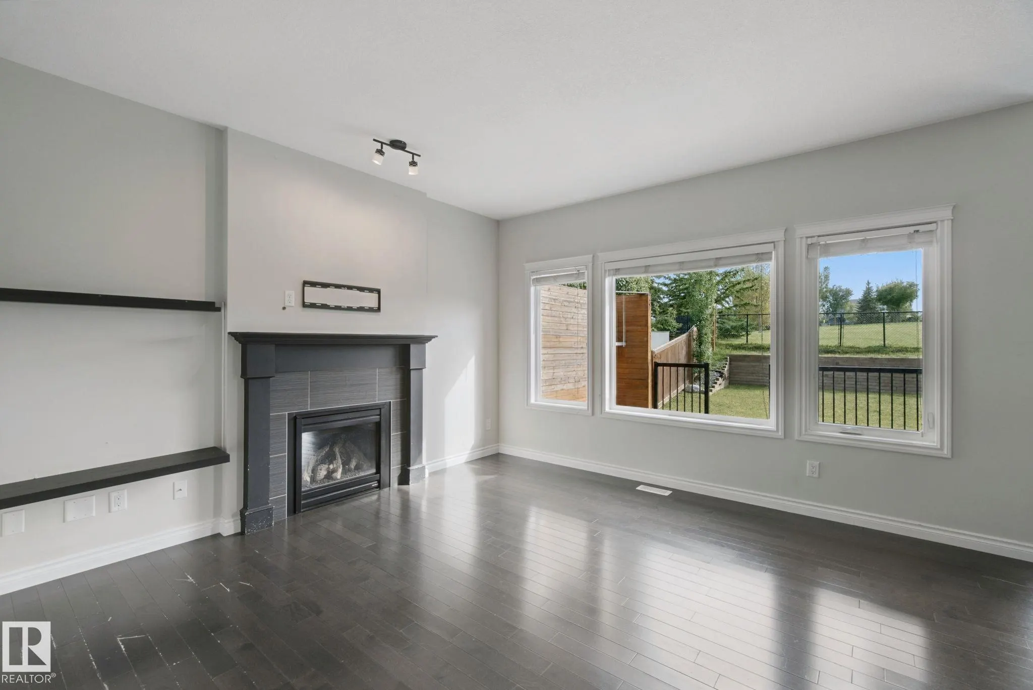 51 VIVIAN Way