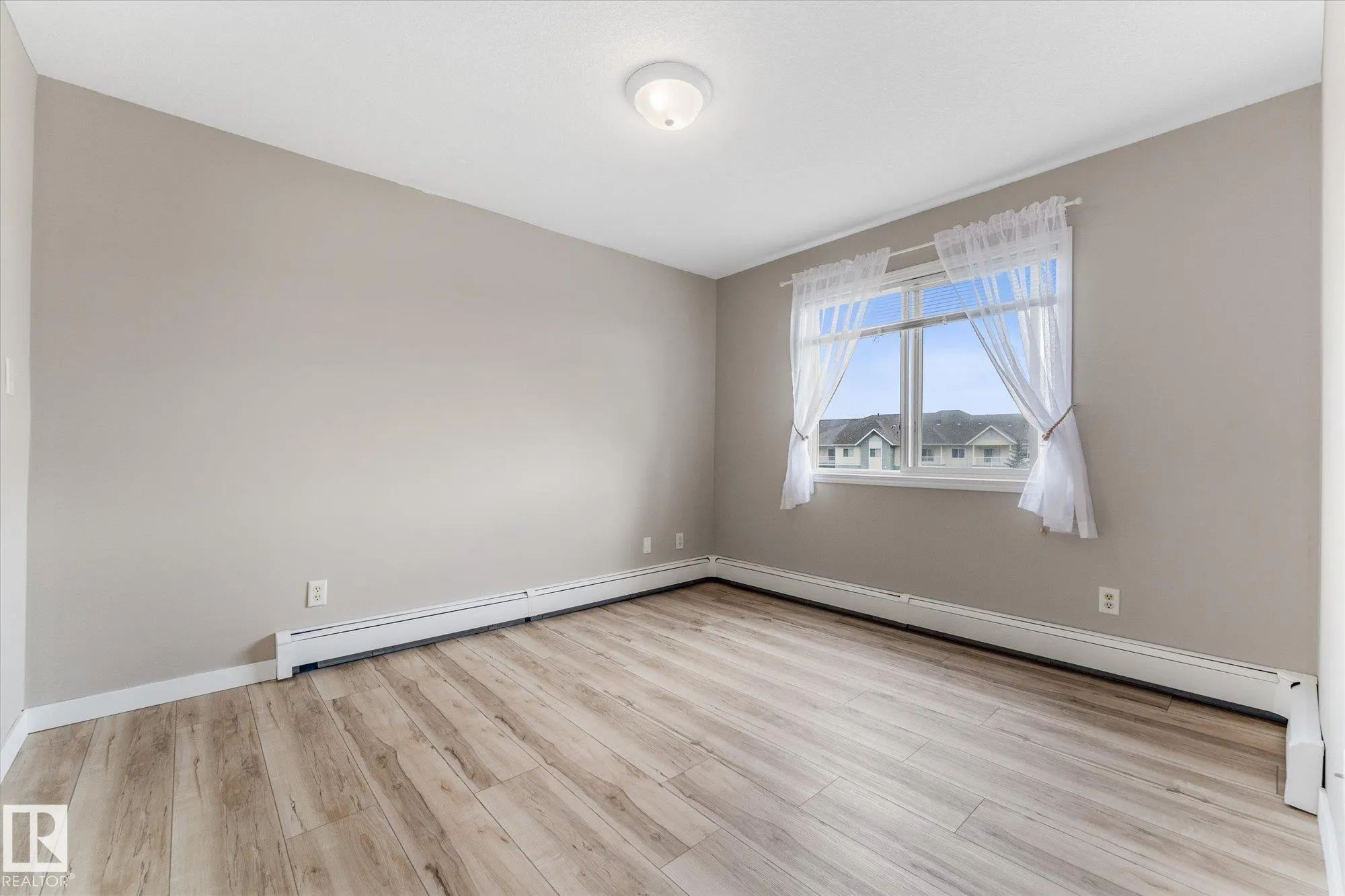 50 WOODSMERE Close