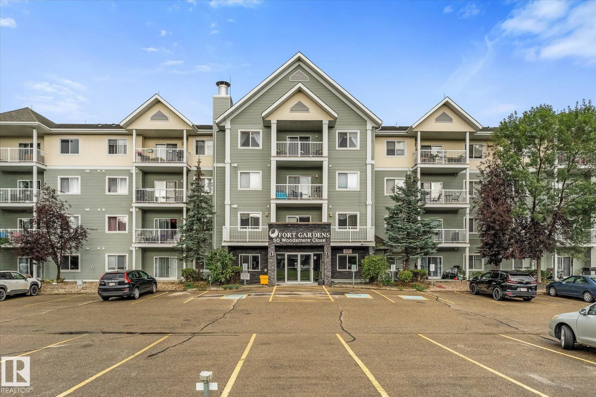 50 WOODSMERE Close