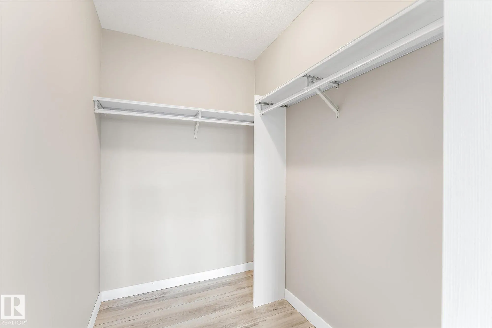 50 WOODSMERE Close