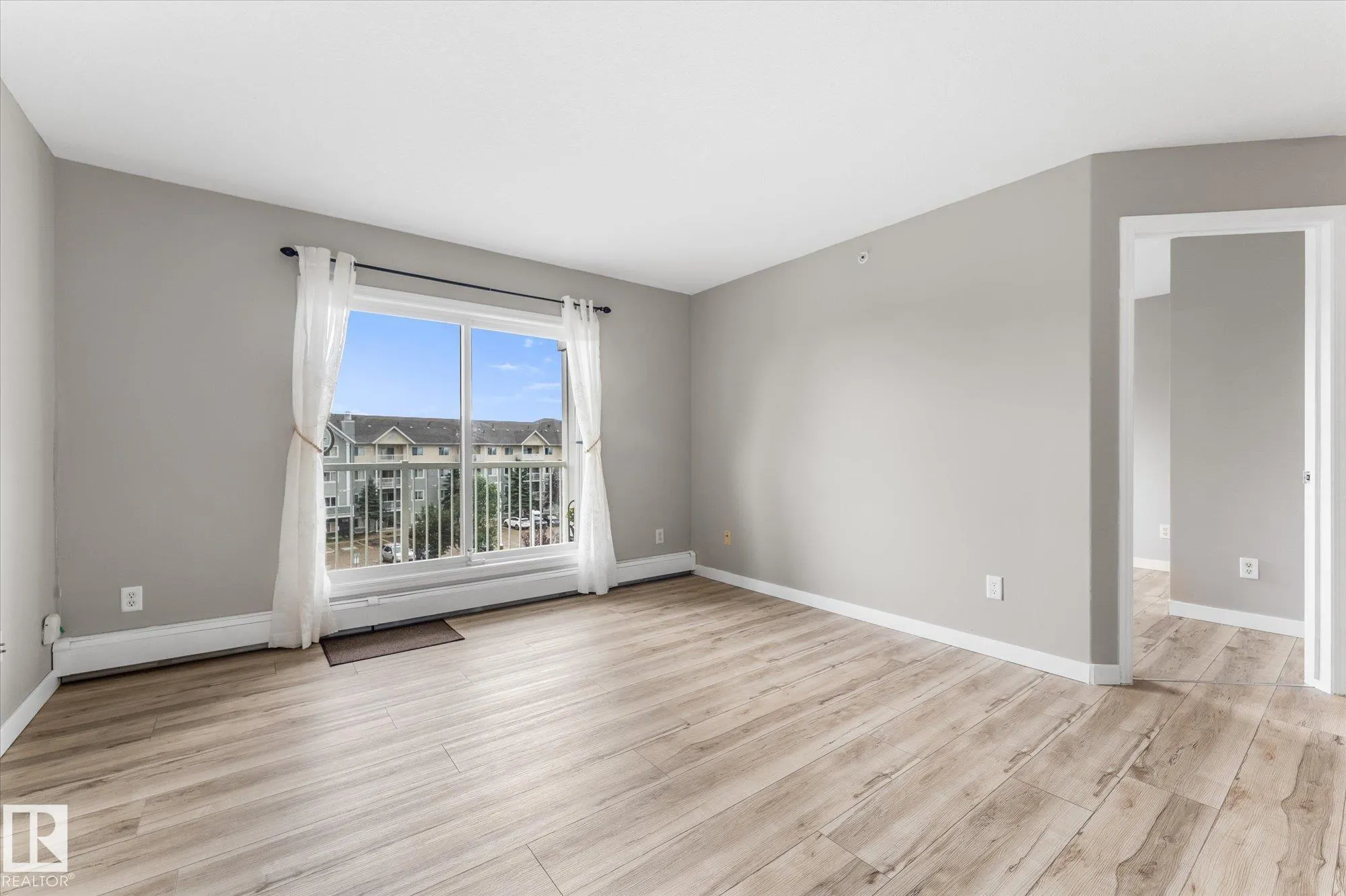 50 WOODSMERE Close