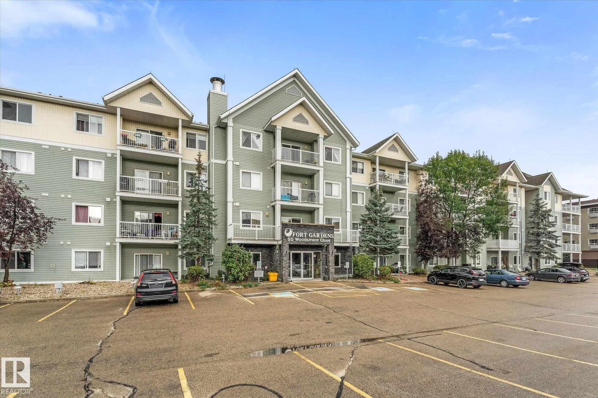 50 WOODSMERE Close
