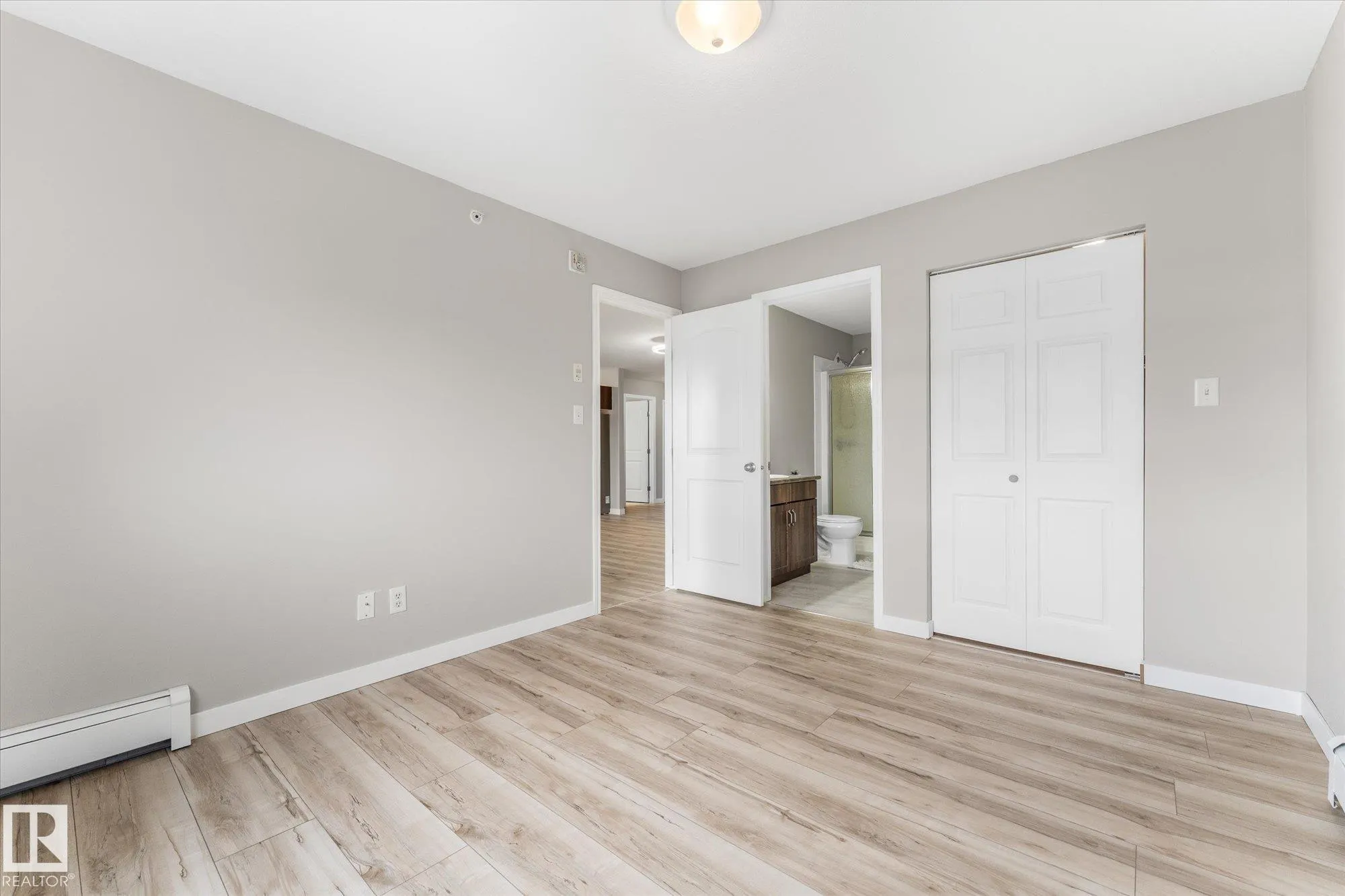 50 WOODSMERE Close