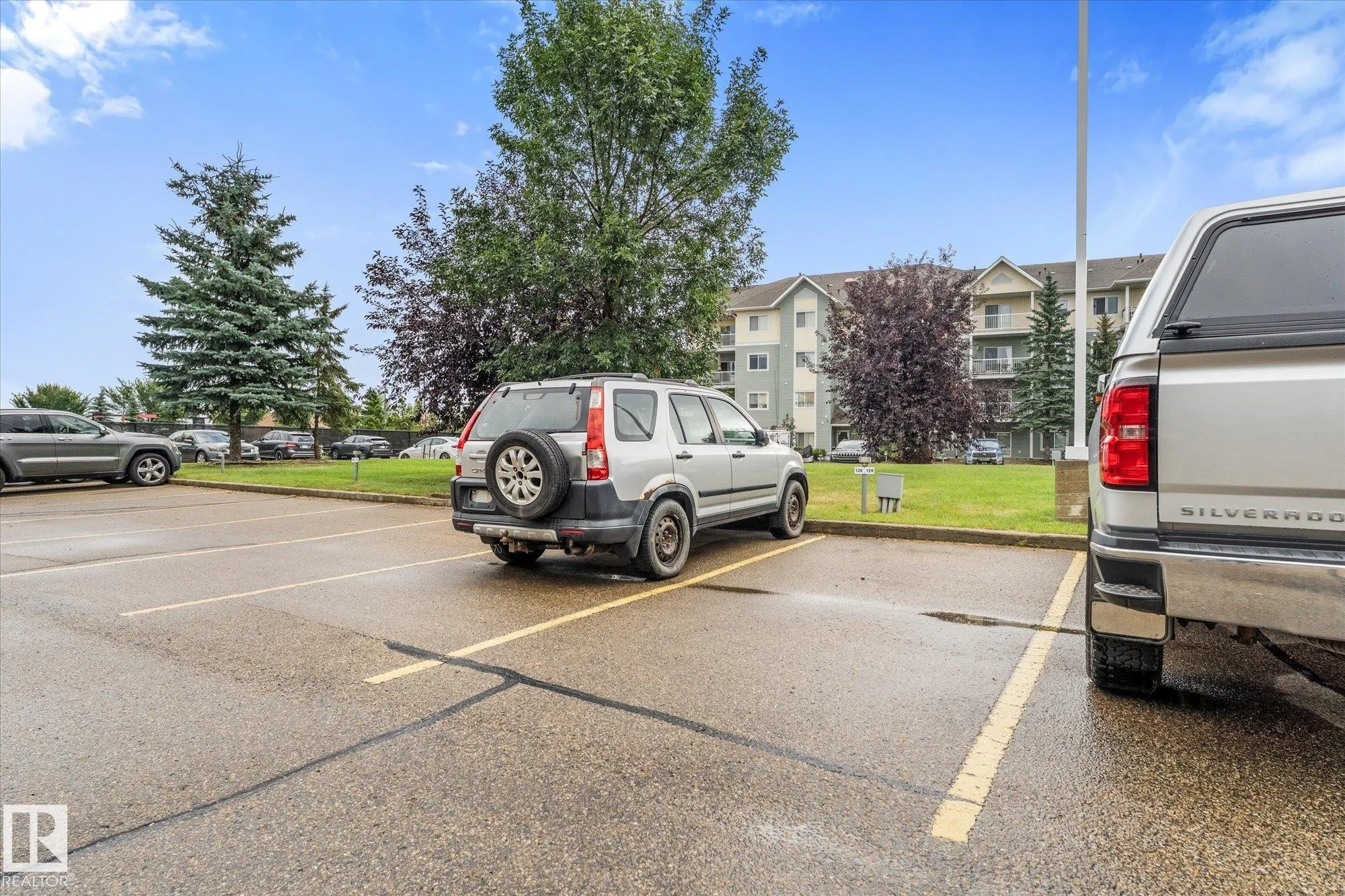 50 WOODSMERE Close