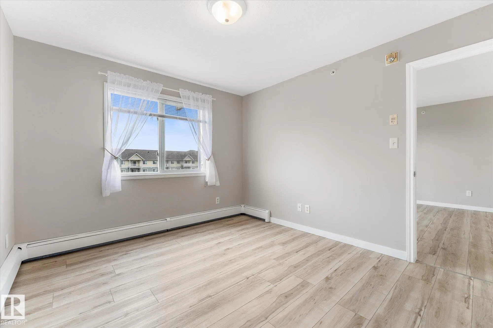 50 WOODSMERE Close