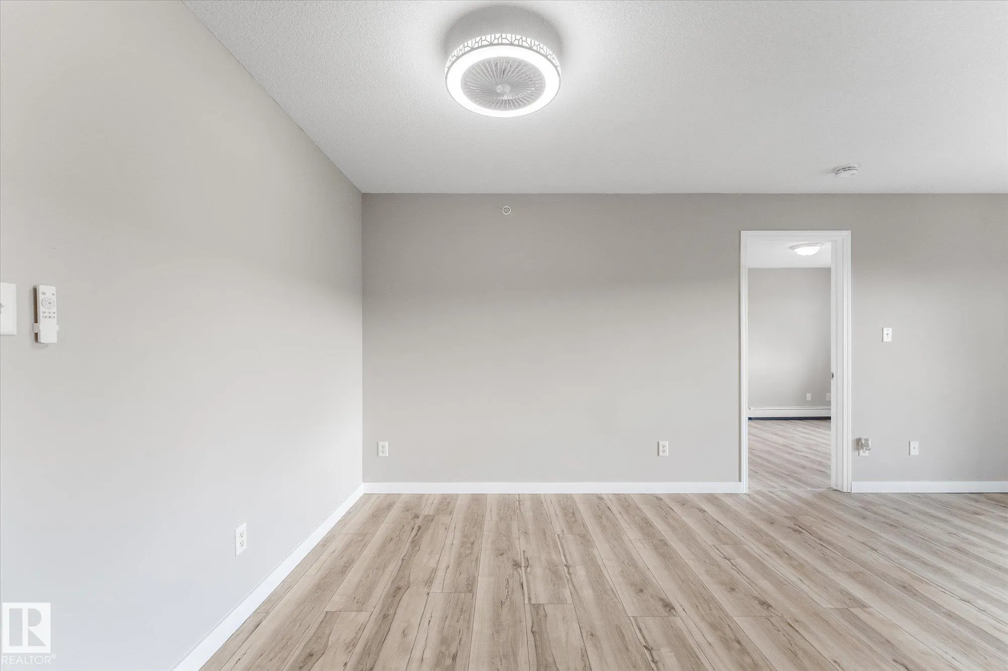50 WOODSMERE Close