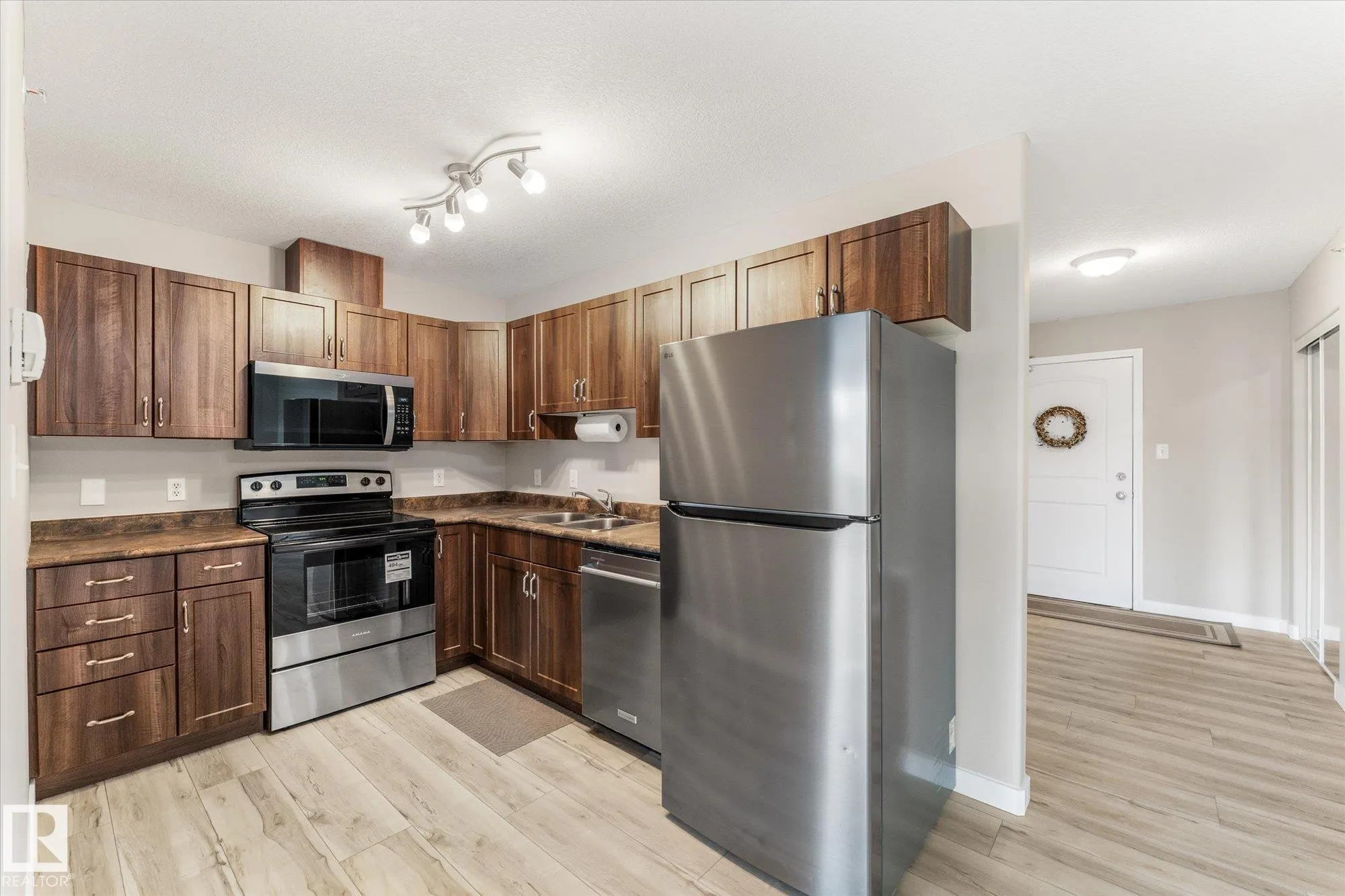 50 WOODSMERE Close