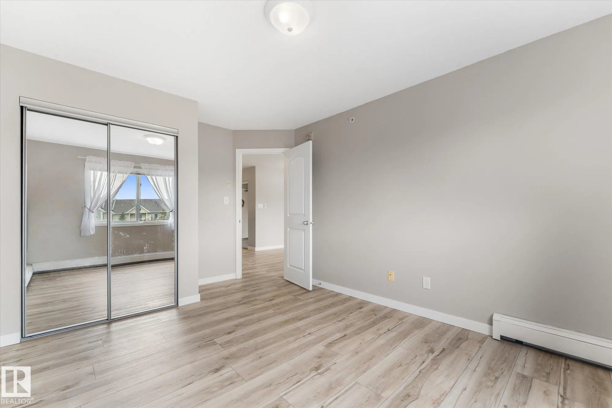 50 WOODSMERE Close