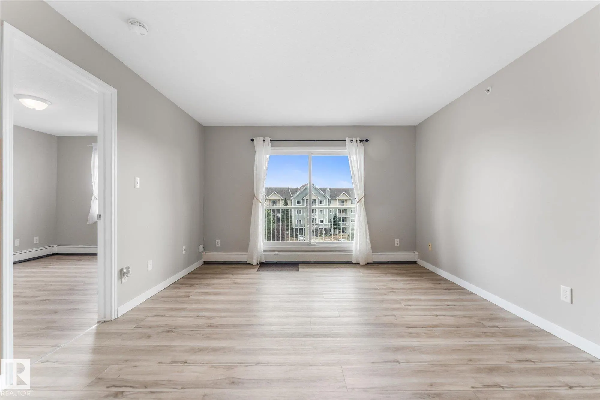50 WOODSMERE Close