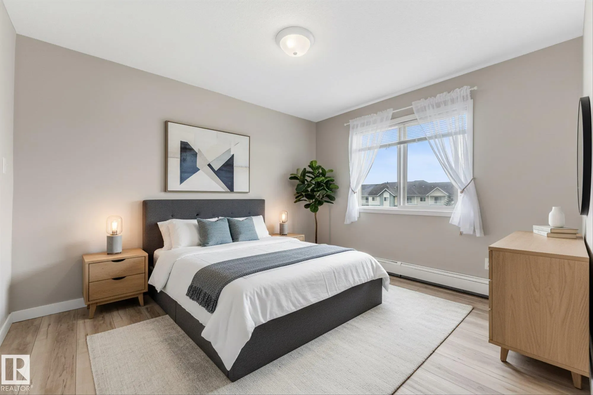 50 WOODSMERE Close