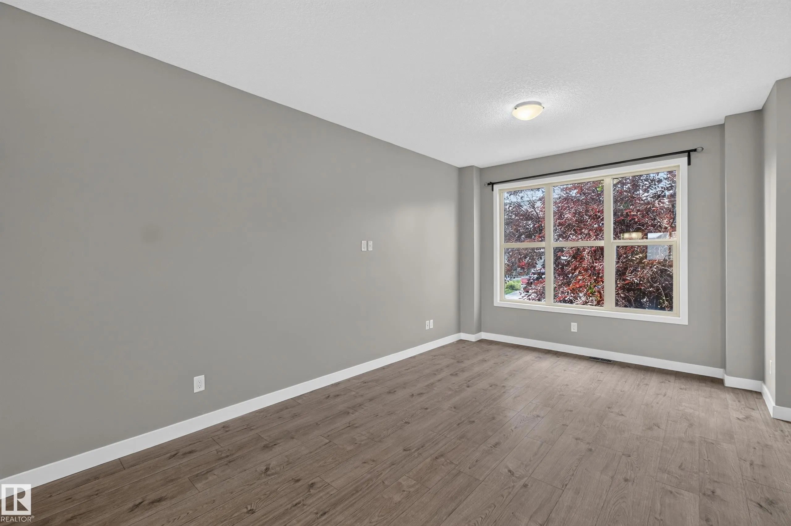 30 GREENBURY Close