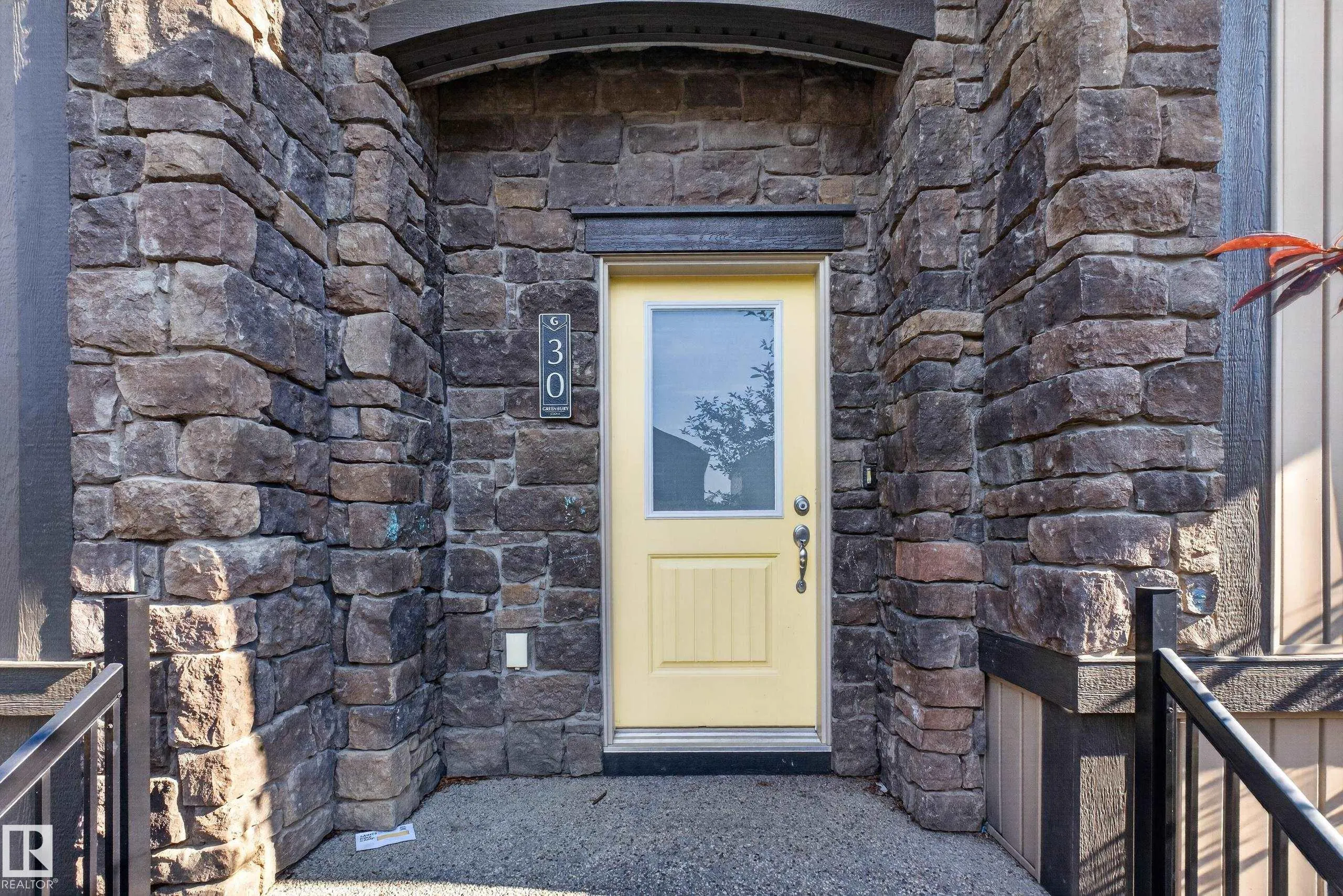 30 GREENBURY Close