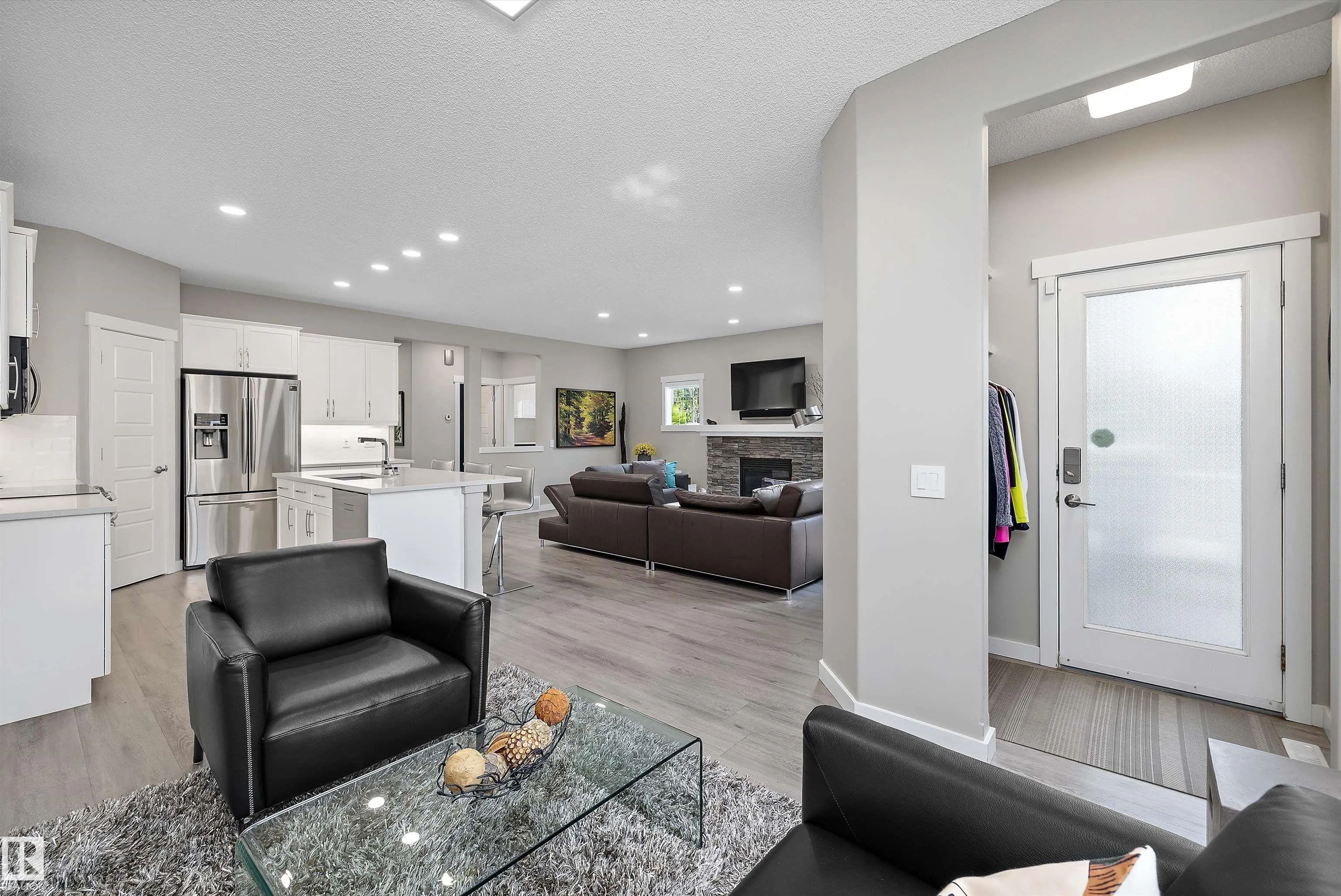 8220 SUMMERSIDE GRANDE Boulevard