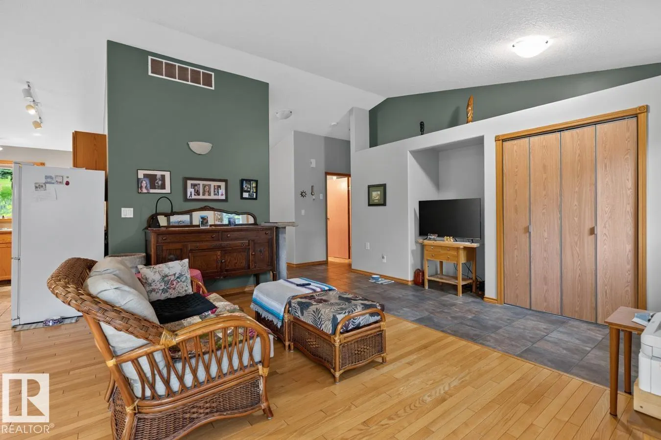4521 LAKESHORE Road