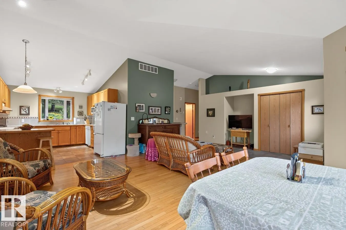 4521 LAKESHORE Road