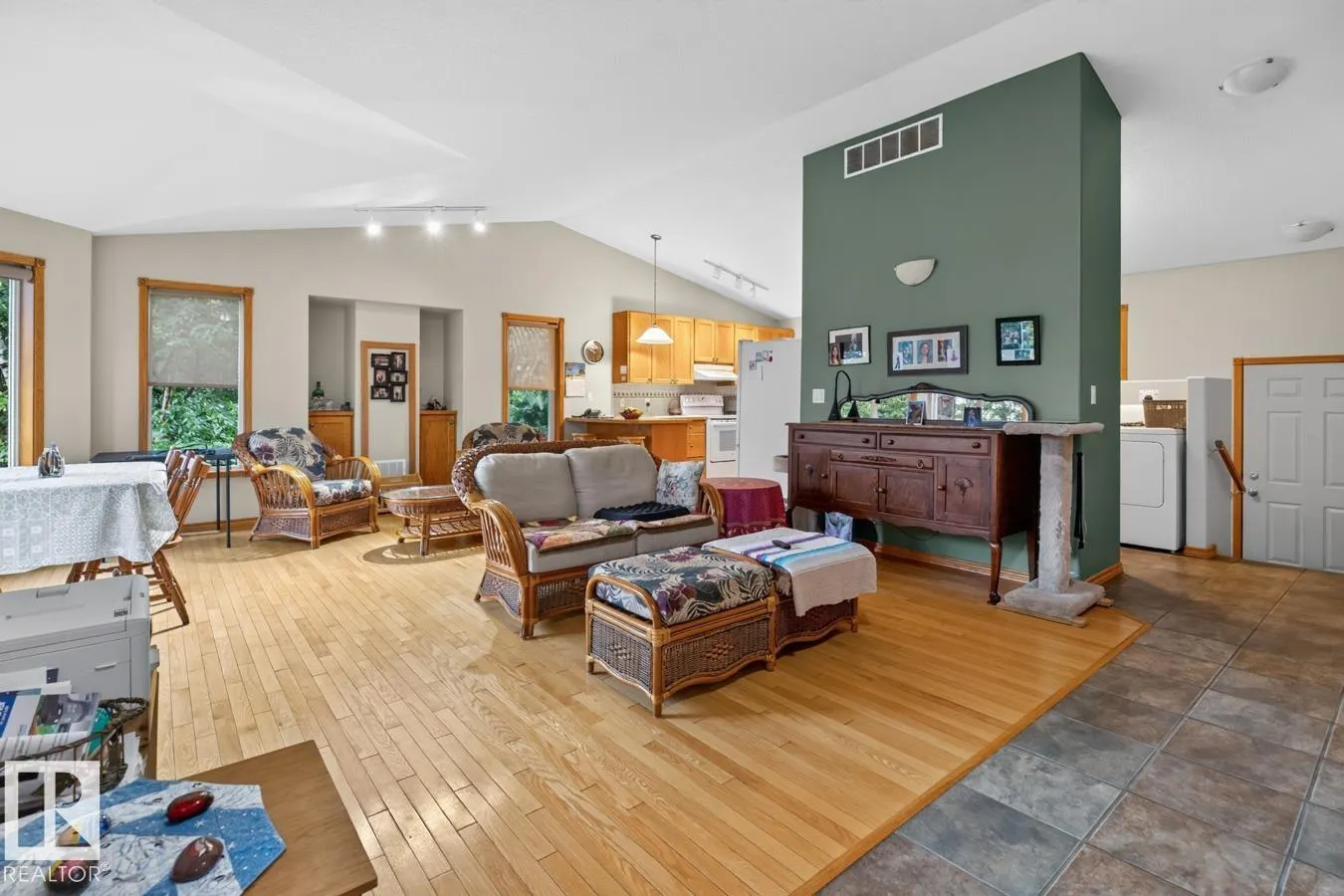 4521 LAKESHORE Road