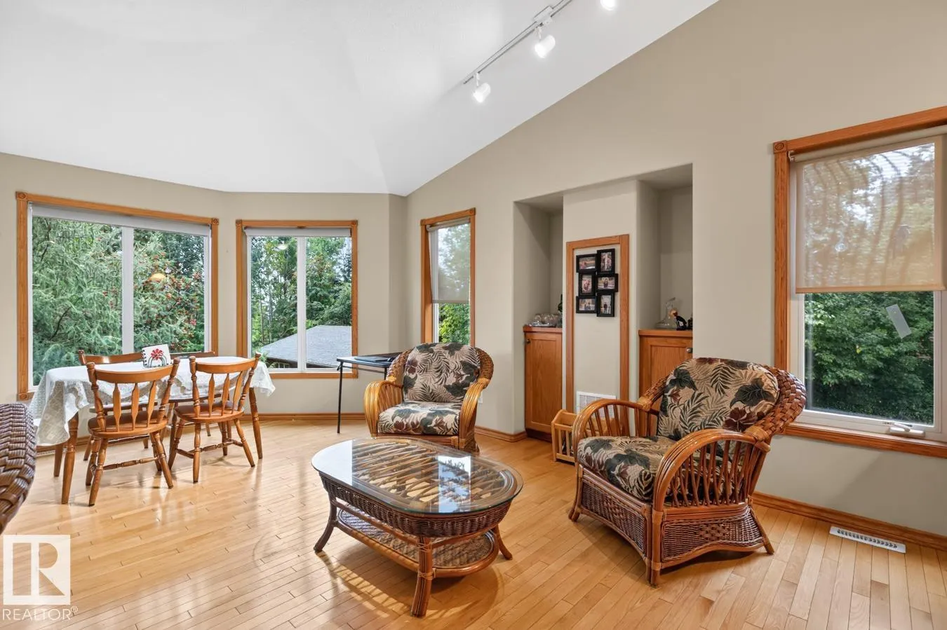 4521 LAKESHORE Road