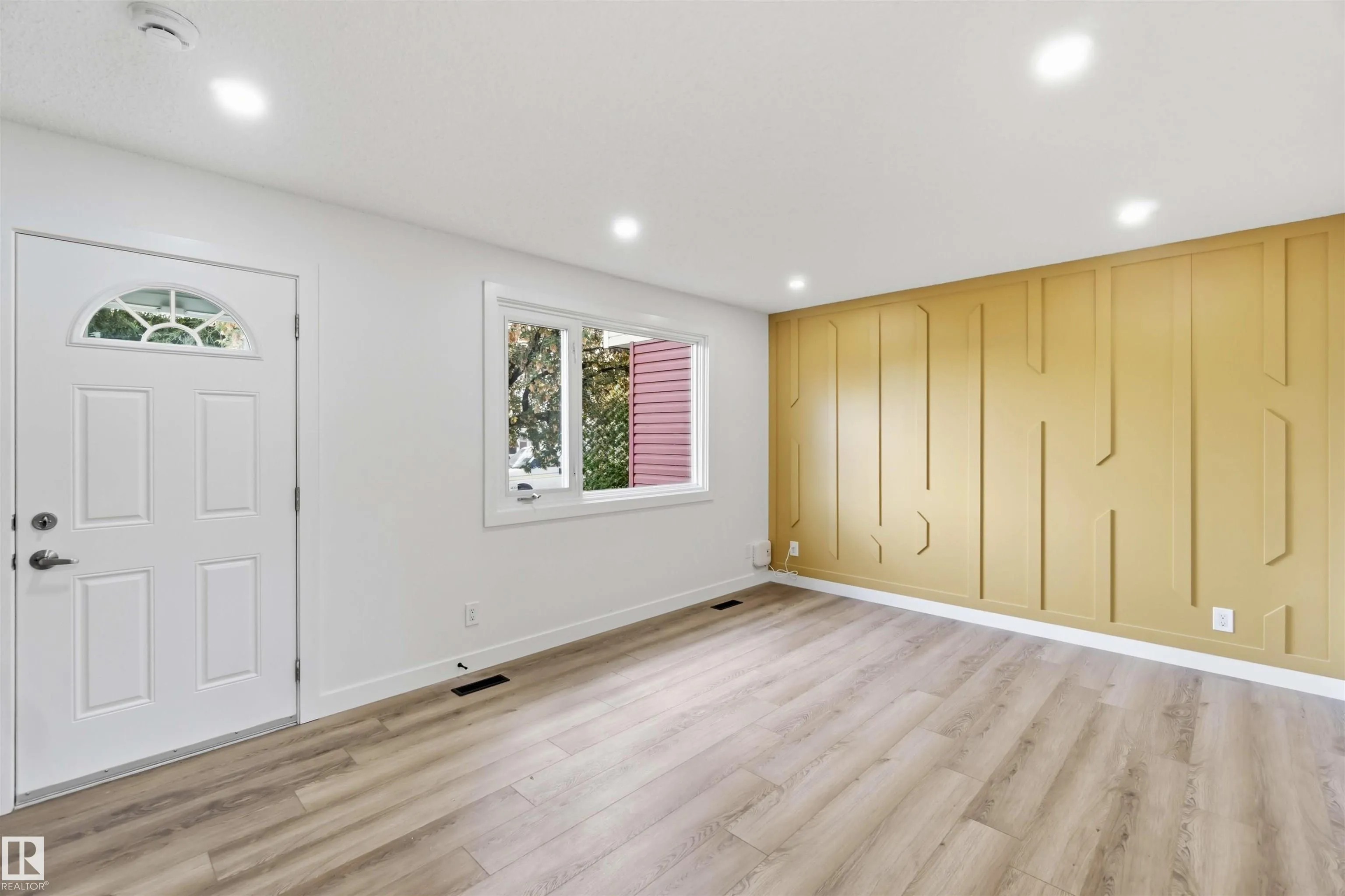 160 HABITAT Crescent