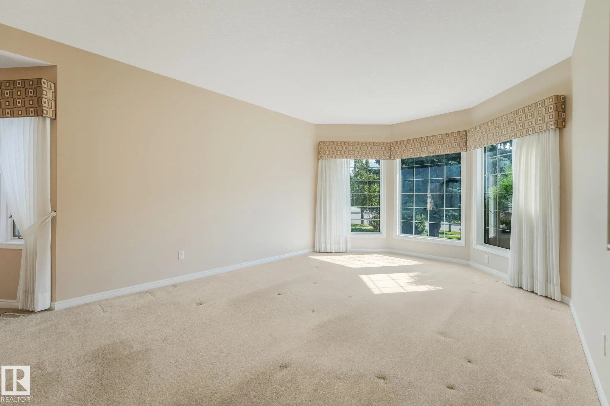 61 ESTATE Crescent