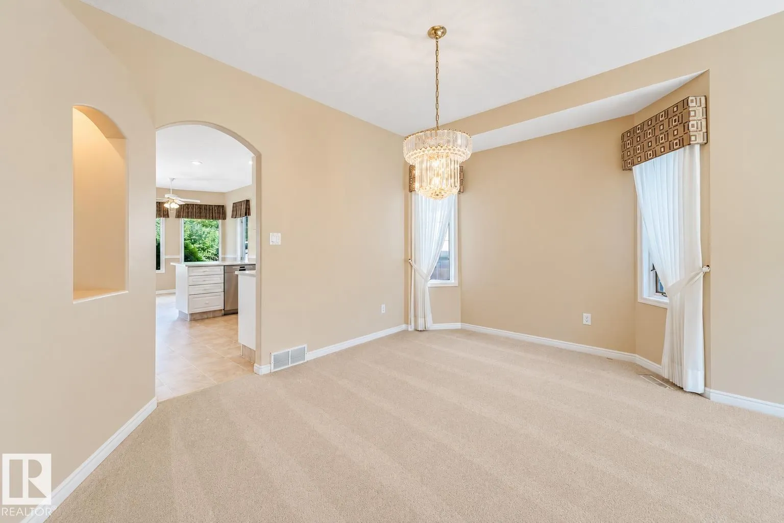 61 ESTATE Crescent