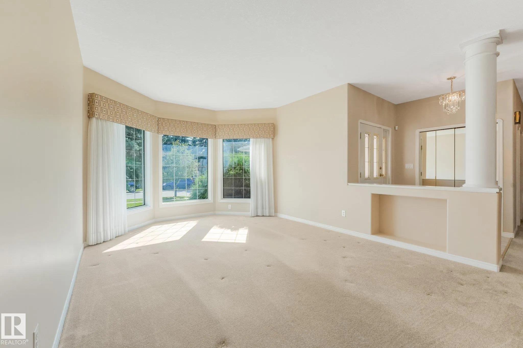 61 ESTATE Crescent