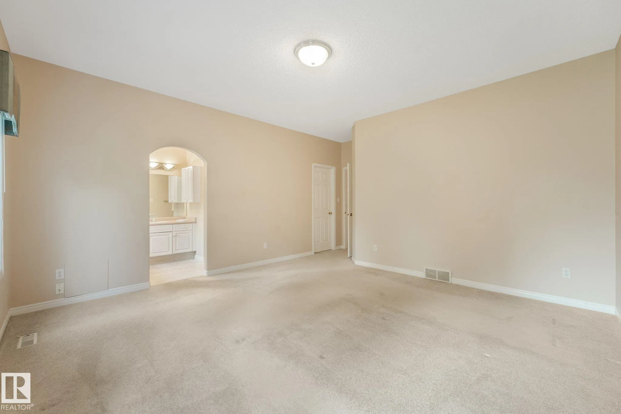 61 ESTATE Crescent
