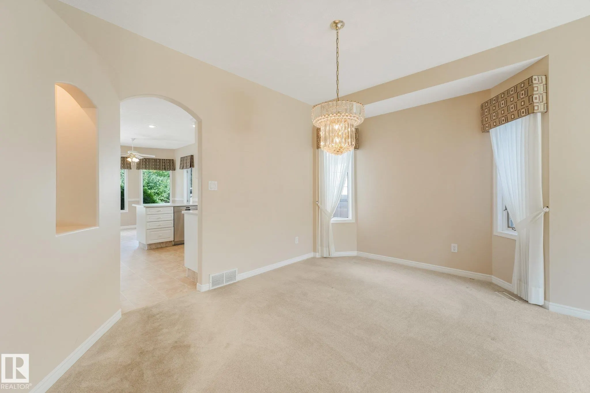 61 ESTATE Crescent