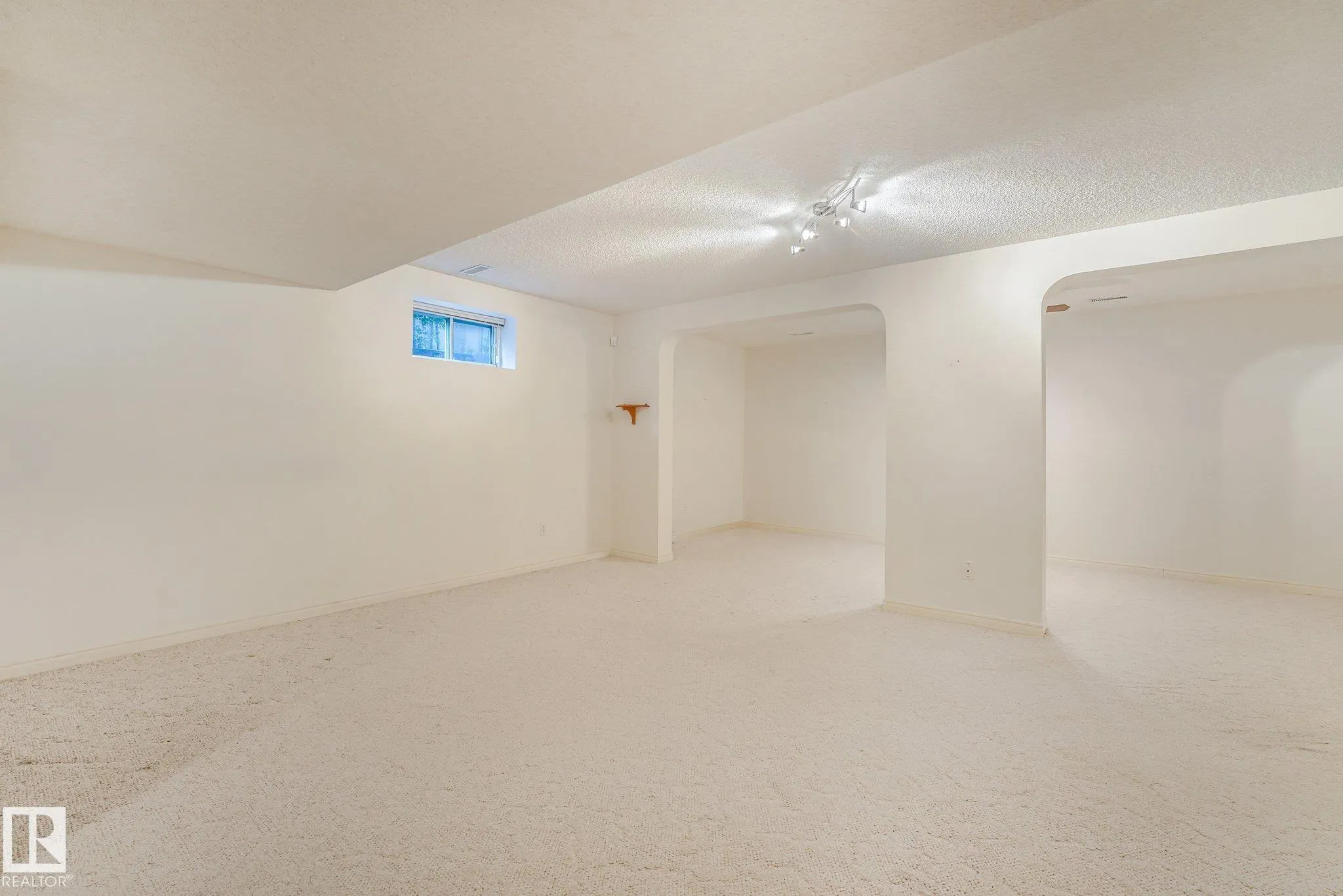 61 ESTATE Crescent