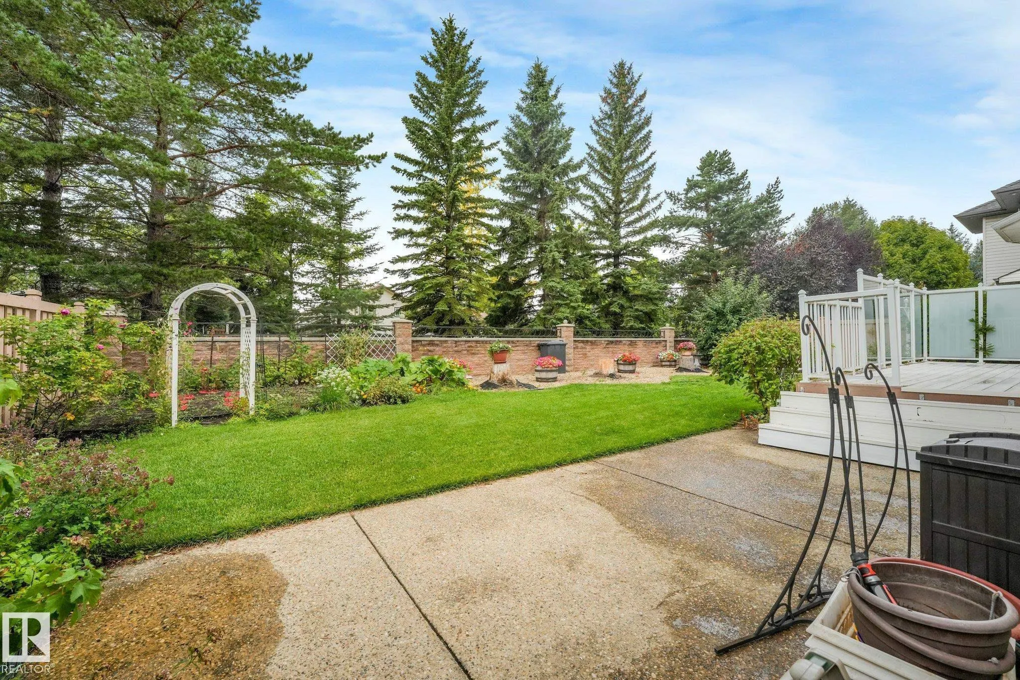61 ESTATE Crescent