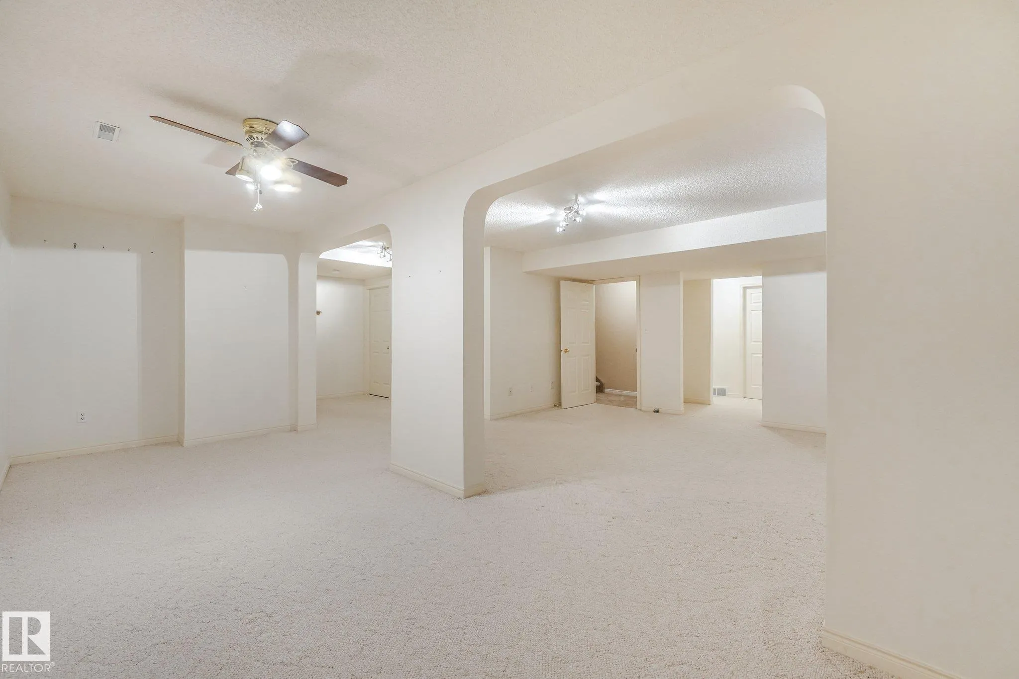 61 ESTATE Crescent